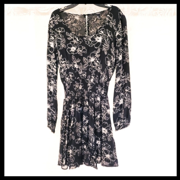 Forever21:Size:S/ Black Dress w/ White Floral - Picture 2 of 6